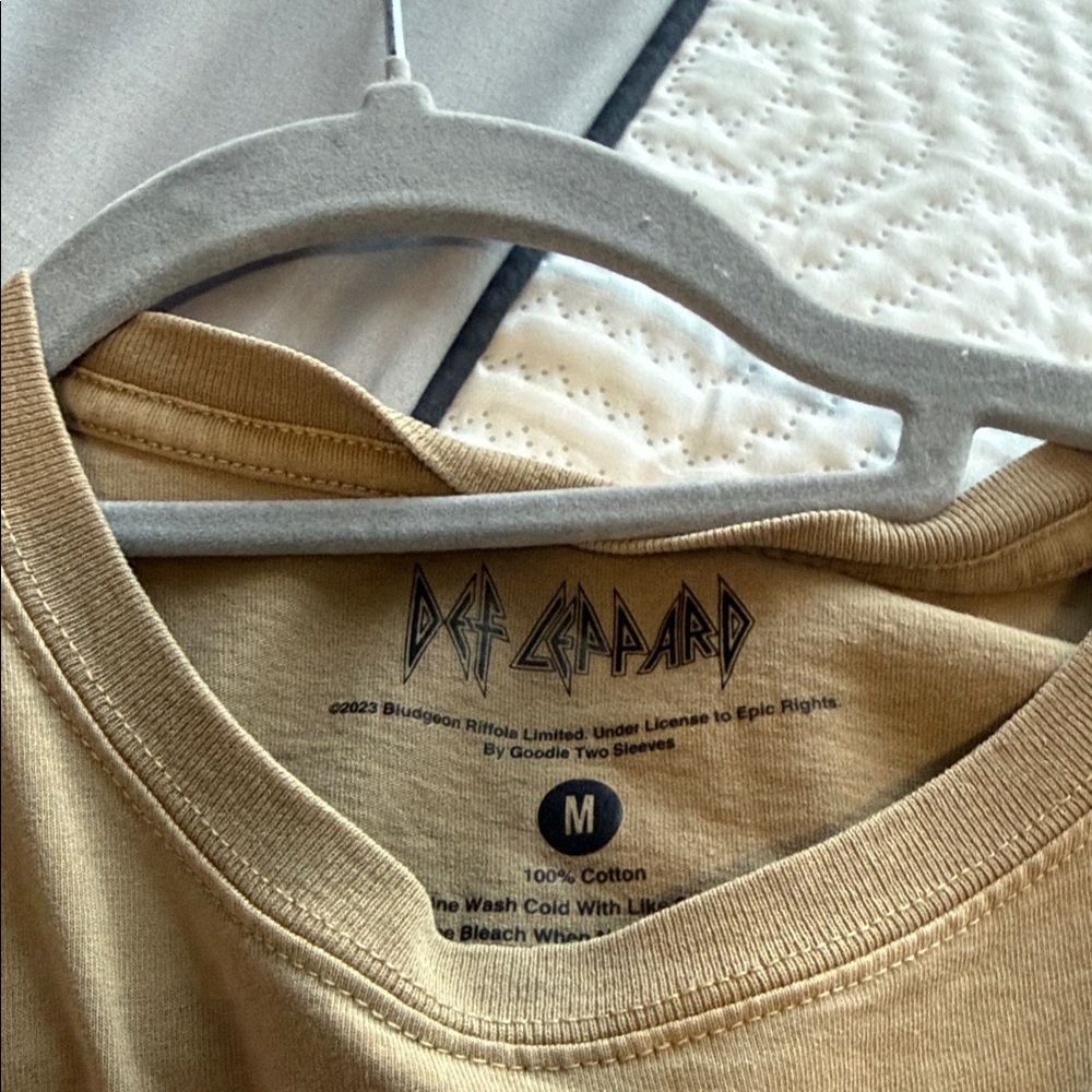 womens Medium Graphic T-Shirt - Tan - Picture 2 of 5